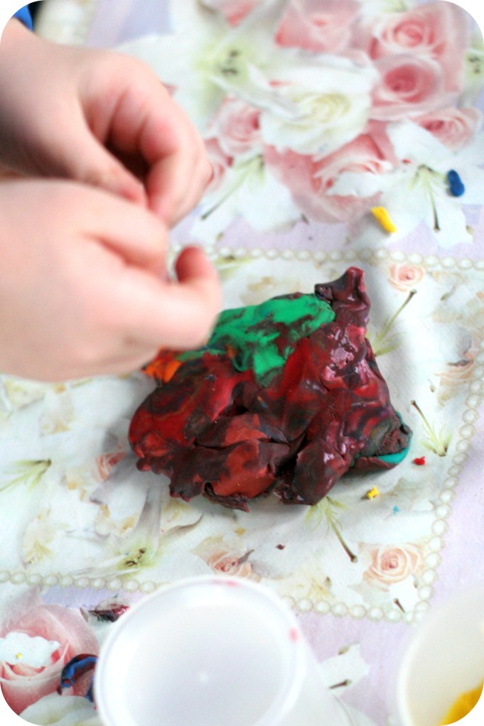 Niklāvs taisa sveci